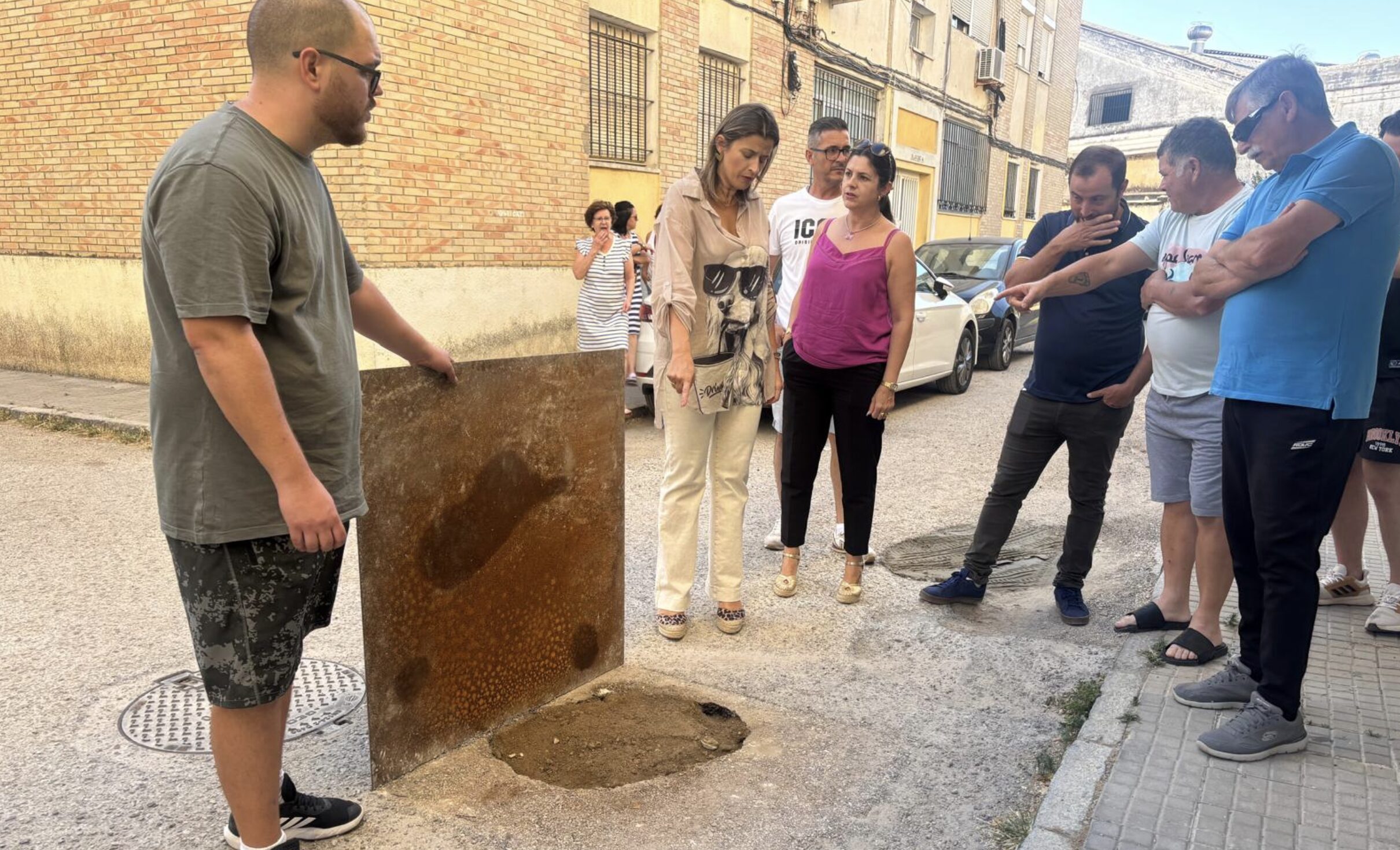 El PP pide un plan integral de limpieza y mantenimiento en la barriada de Los Maestros y San Lucas