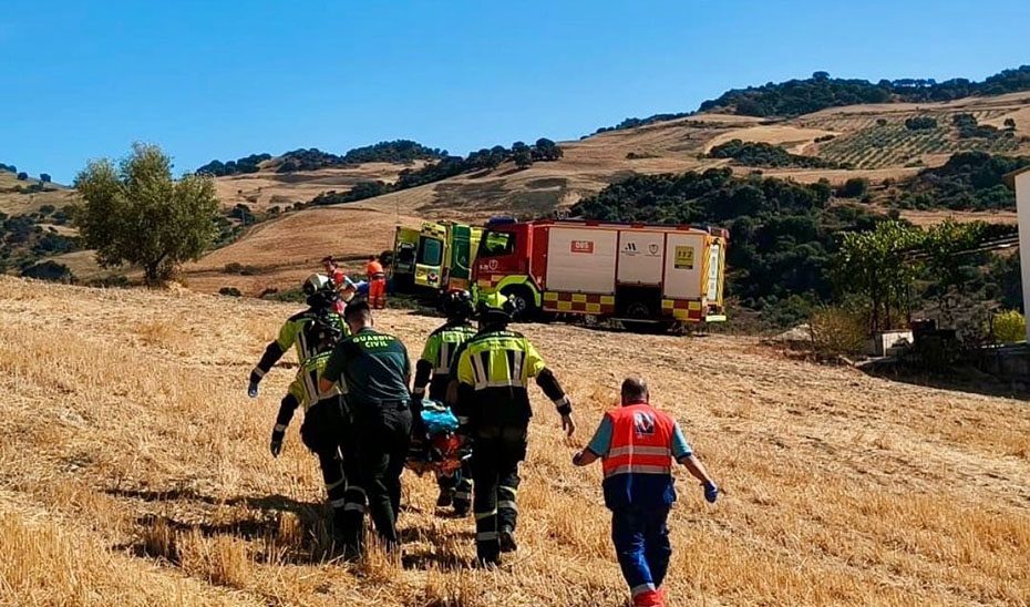 Rescatada una mujer tras sufrir un accidente de parapente en Montecorto