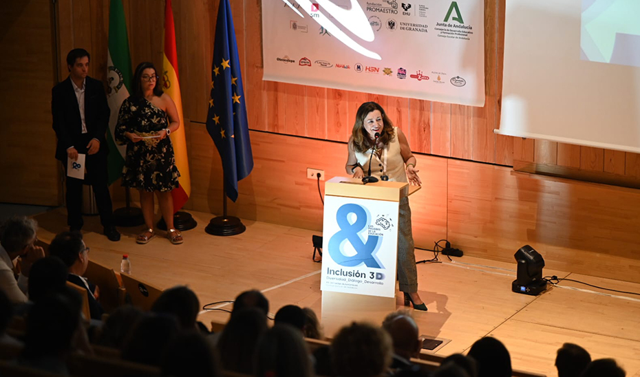 Andalucía refuerza la atención a la diversidad con 2.500 docentes más este curso