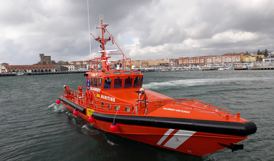 Hallan en el mar el cuerpo sin vida de una persona en Almuñécar