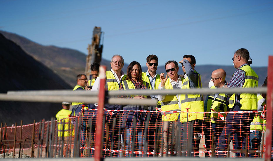 1761303406225DiazAlpujarra_Est.jpg La Junta avanza en el nuevo acceso a la Alpujarra con la construcción del falso túnel y el viaducto