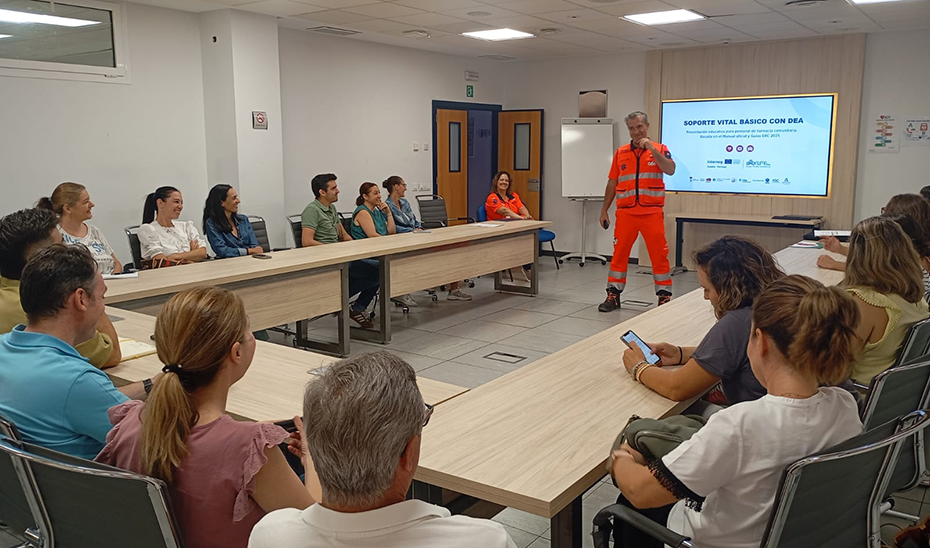 1761660691836FormaNumaplusest.jpg El 061 comienza la formación de farmacéuticos en reanimación cardiopulmonar y uso del desfibrilador