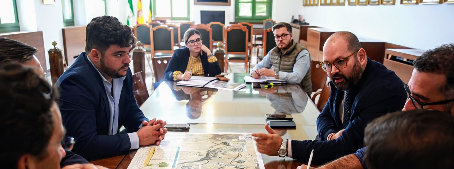 Bello-muestra-el-anteproyecto-de-senda-ciclopeatonal-en-Arcos.jpeg Diputación muestra al Ayuntamiento de Arcos las alternativas para crear una senda ciclopeatonal junto a la CA-5101