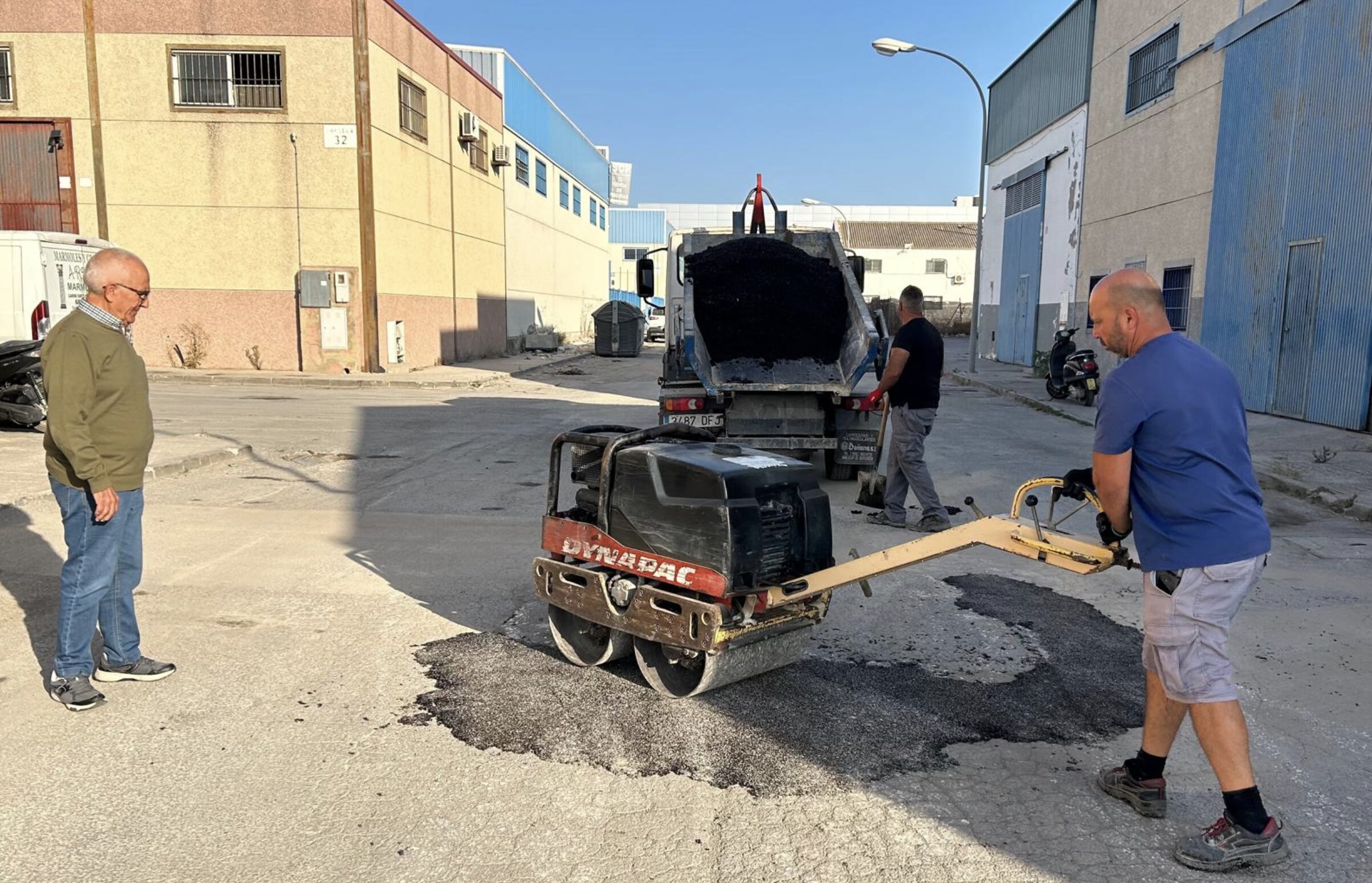 En marcha los trabajos preventivos para el arreglo de los viales del parque empresarial Las Dunas