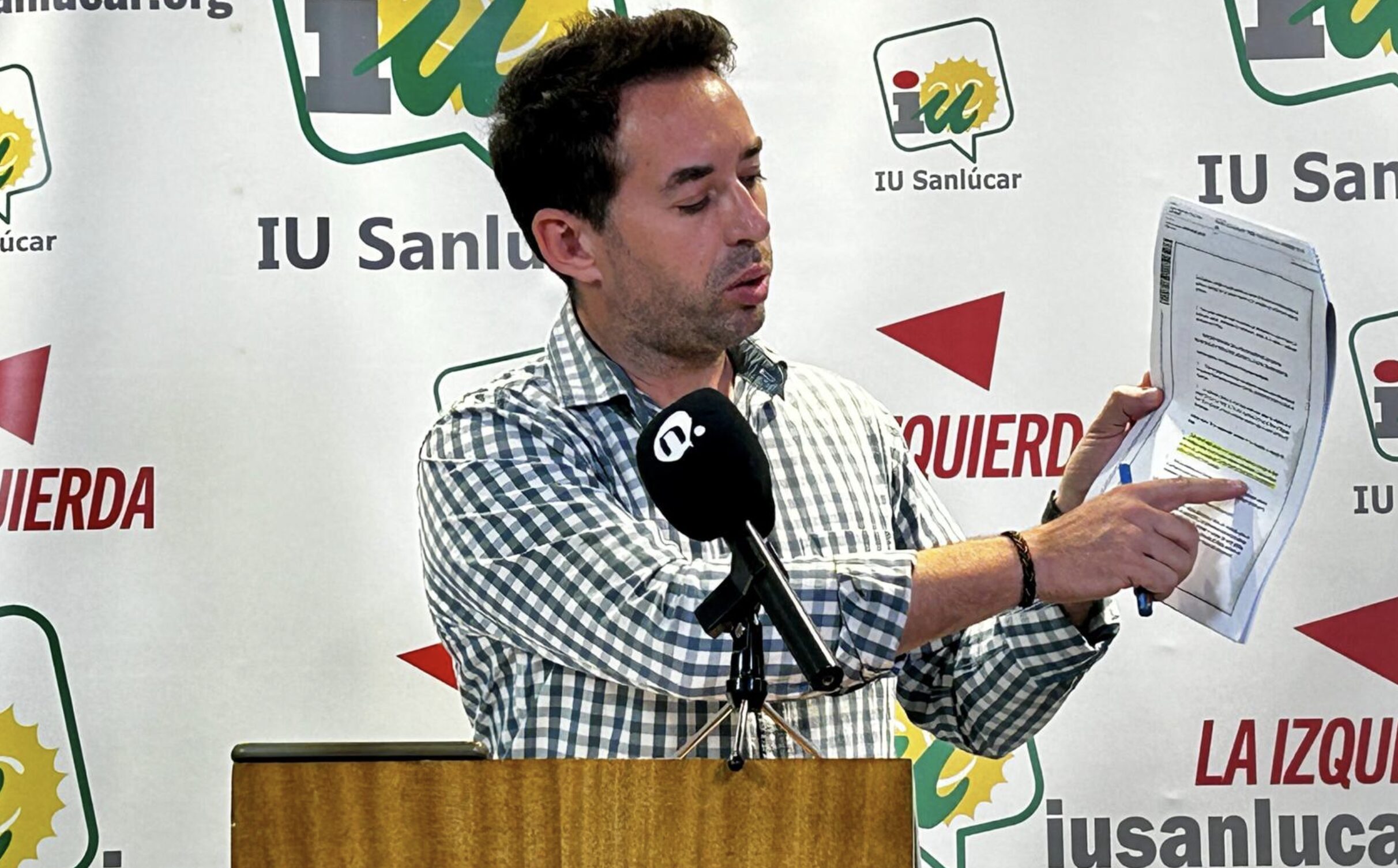 IU critica la unión de PP, PSOE y VOX en el Pleno, a quienes acusa de "tripartito" y defiende la gestión de Carmen Álvarez