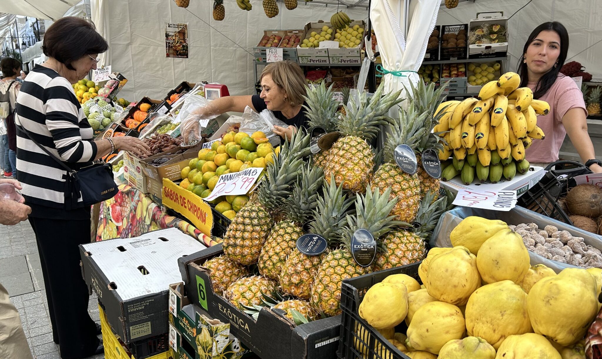 Los tradicionales puestos de Todos los Santos regresan a la calle San Juan del 30 de octubre al 2 de noviembre
