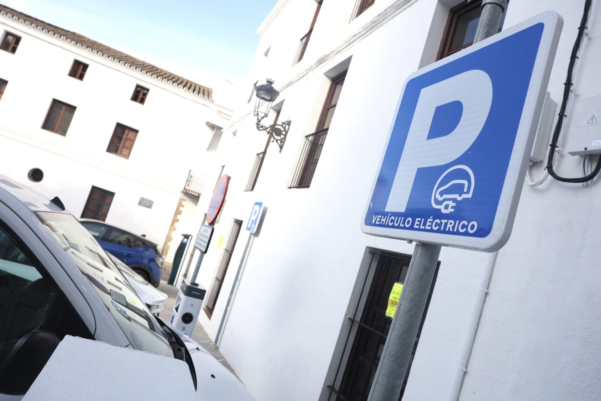 La Diputación completa la instalación de 30 estaciones públicas de recarga de vehículos eléctricos en municipios pequeños