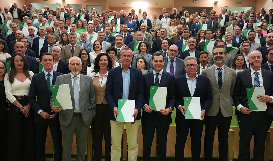 La Junta entrega ayudas por 130 millones a más de cien organizaciones andaluzas de frutas y hortalizas