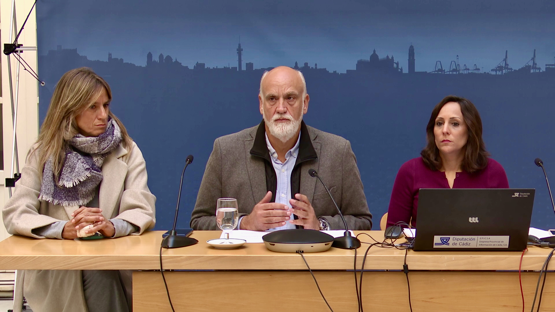 Javier Vidal confirma la continuidad de las ayudas de la Diputación a los municipios afectados por el alga invasora