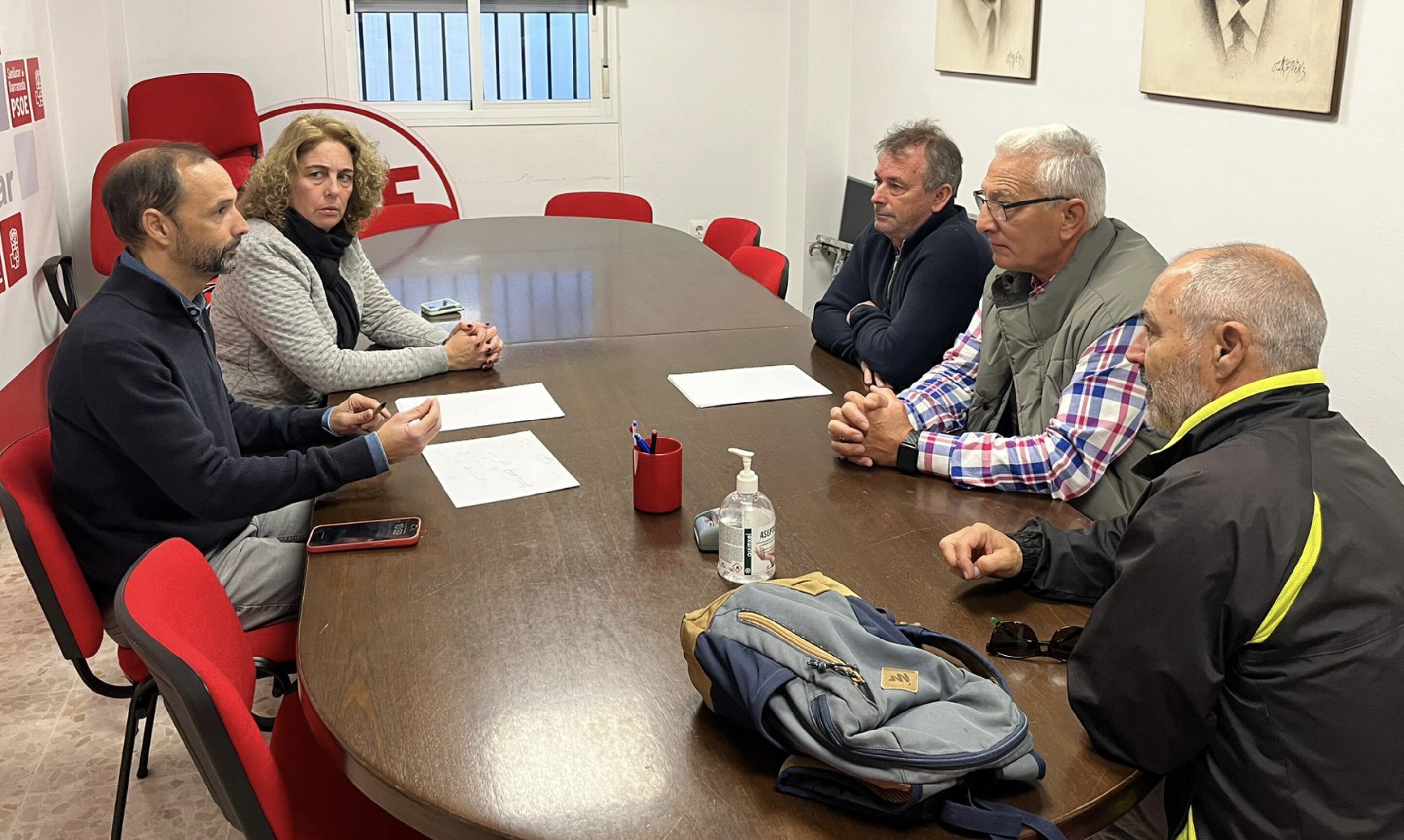 El PSOE se reúne de nuevo con vecinos de la calle Descubierta por el deterioro de la vía