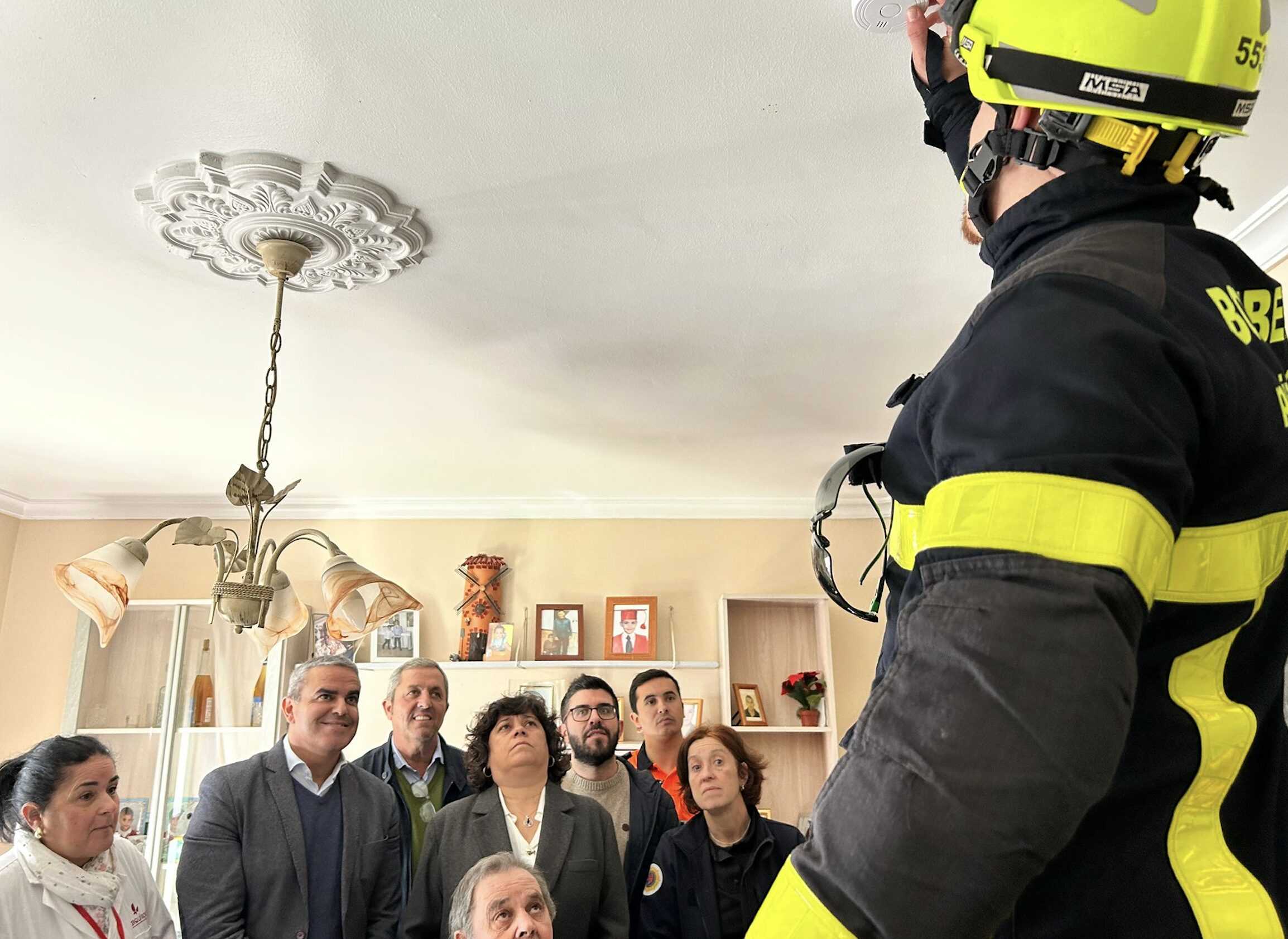Sanlúcar inicia la instalación de detectores de humo en viviendas de personas mayores y dependientes