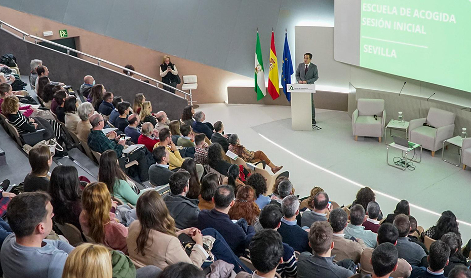 La Junta da la bienvenida a 450 funcionarios que se incorporan en Sevilla para «acompañar al ciudadano»
