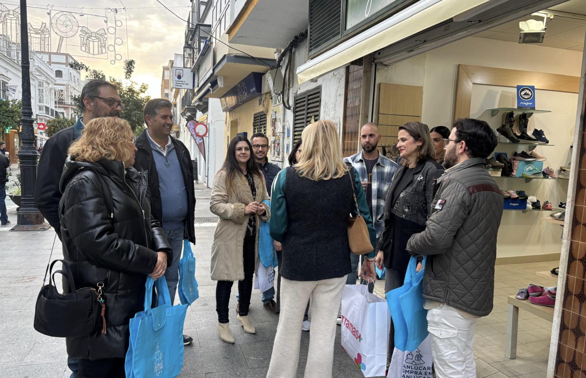 El PP lanza una campaña navideña en apoyo al comercio local sanluqueño