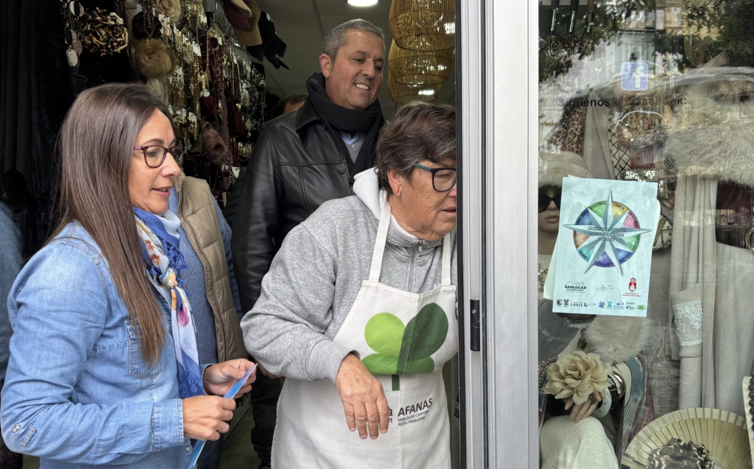 Sanlúcar entrega los primeros distintivos a comercios comprometidos con la inclusión
