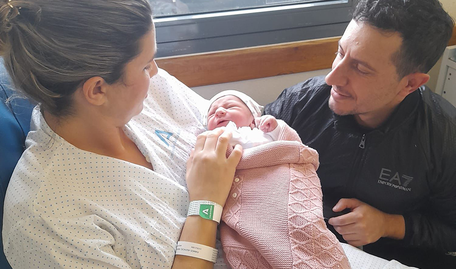 Cloe, primera bebé andaluza de 2026, nace en el Juan Ramón Jiménez de Huelva a las 00:01 horas