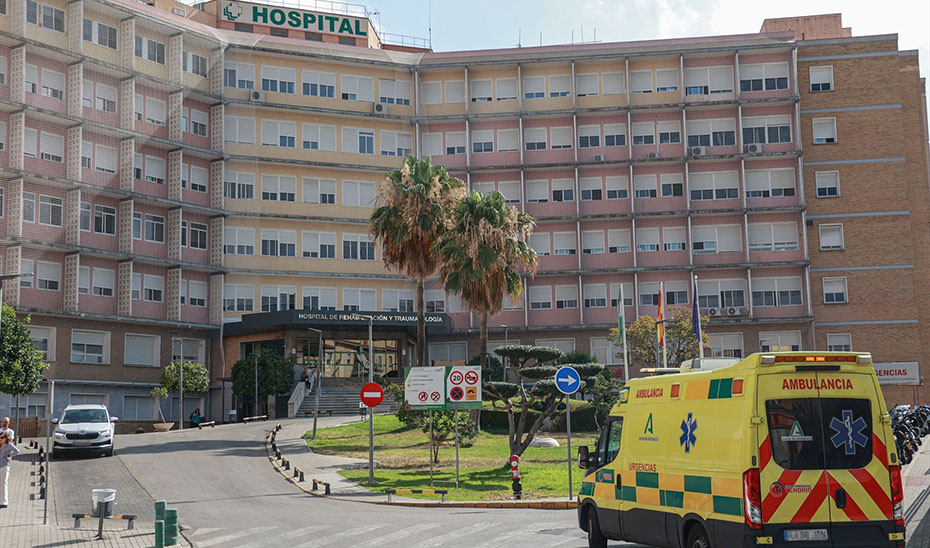 Evacuado al hospital tras un incendio de vivienda en Sevilla capital