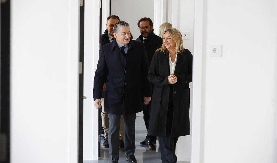 El Gobierno andaluz anuncia la incorporación de 268 profesionales para reforzar la sanidad en Granada