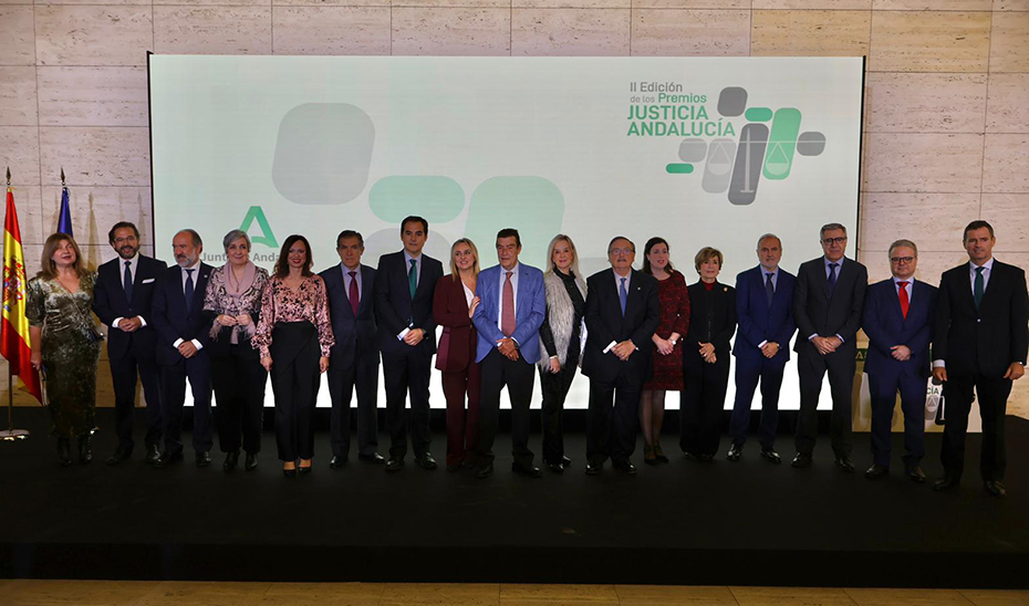 La Junta premia a quienes «cuidan, protegen y fortalecen cada día» la Justicia, un «valor esencial»