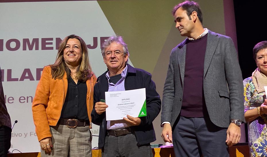 El profesorado emérito podrá seguir participando de la docencia en la Red Comparte Experiencia