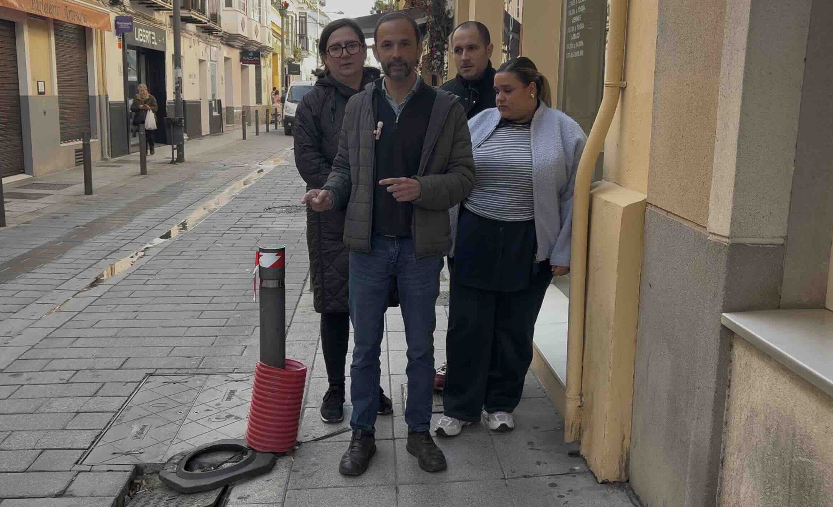 El PSOE denuncia el deterioro de la calle Barrameda y reclama actuaciones urgentes al gobierno local
