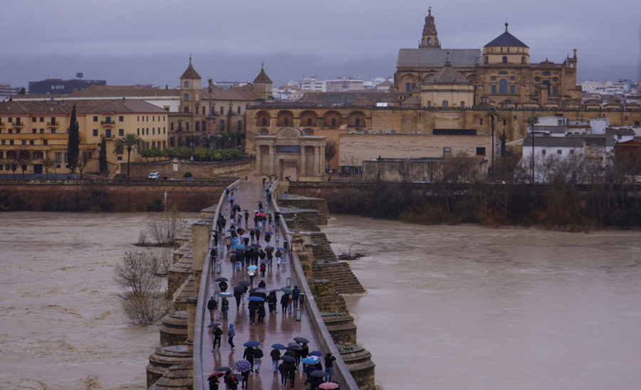 Ascienden a casi 4.000 los desalojados en Andalucía por la borrasca Leonardo