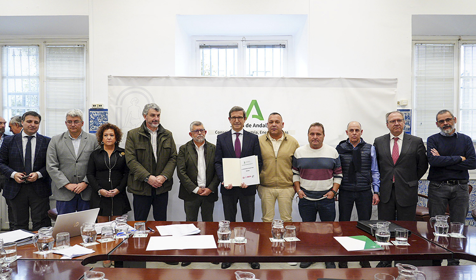 La Junta marca el objetivo de la mejora del servicio de las ITV con la firma del nuevo convenio laboral