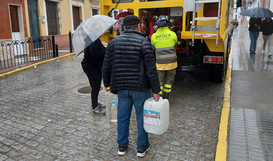 Andalucía registra incidencias en agua de consumo en 33 municipios por el temporal