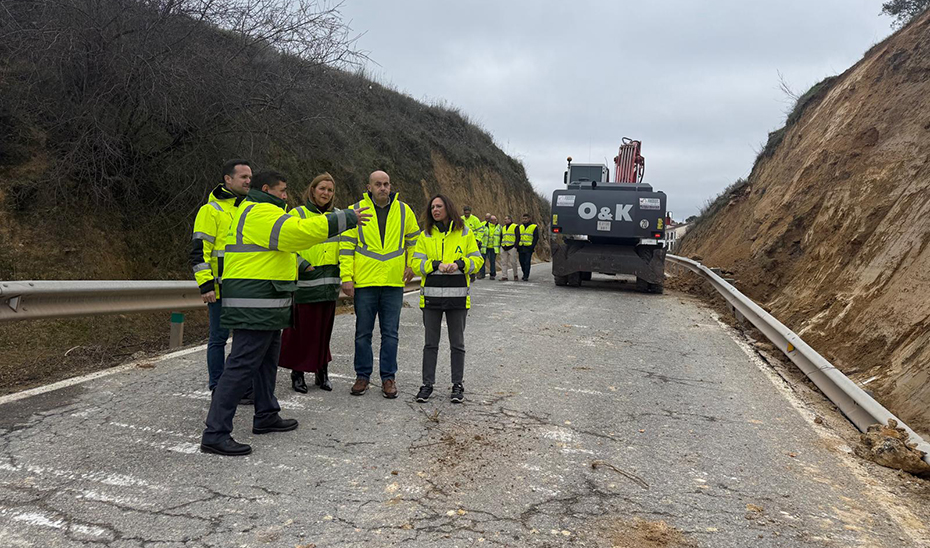 La Junta trabaja en la reparación de la carretera A-7202 en Archidona afectada por las últimas borrascas