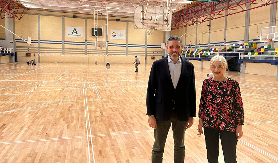 La Junta mejora el Estadio de la Juventud de Almería al sustituir el pavimento del pabellón Antonio Rivera