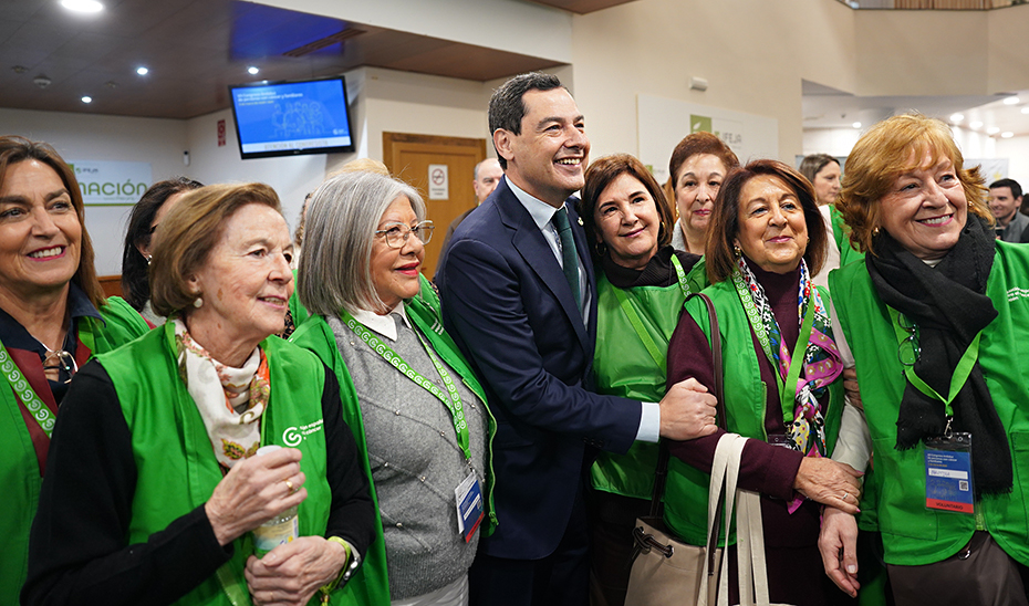 Andalucía avanza contra el cáncer: cinco veces más de inversión y el doble de profesionales en siete años