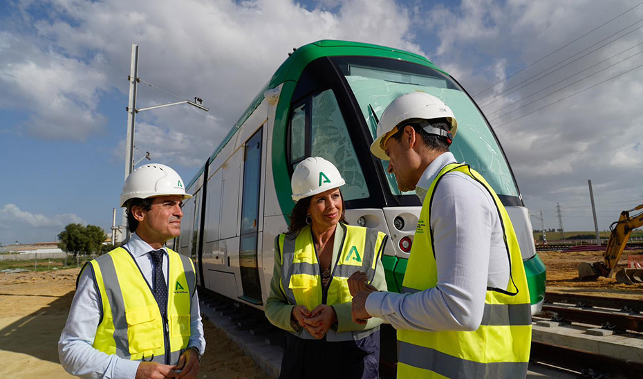 La Junta recibe los primeros trenes del tranvía de Alcalá de Guadaíra