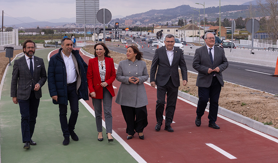 La Junta inaugura la plataforma reservada para autobuses en la carretera de La Zubia