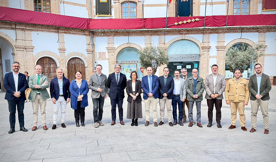 Catalina García asiste a la Asamblea de la FAC centrada en la gestión cinegética y la biodiversidad