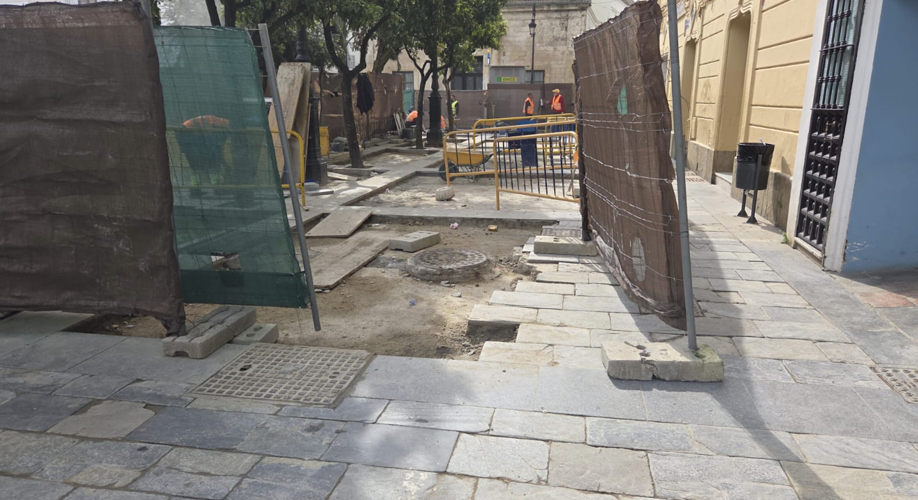 La Plaza del Cabildo, levantada por obras a 20 días de la Semana Santa