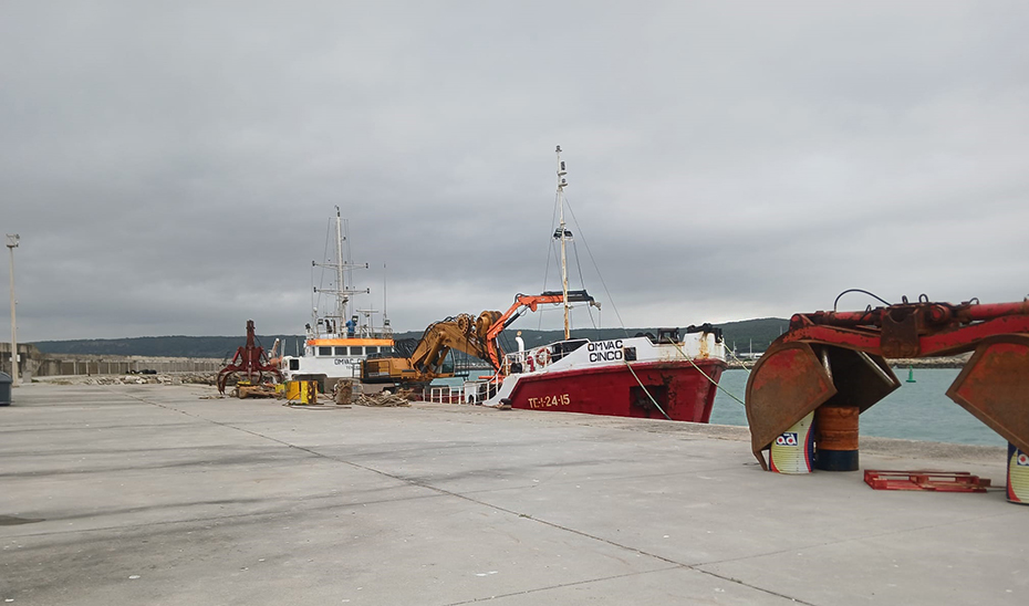 El puerto de Barbate se somete a un dragado de emergencia por los daños sufridos por las borrascas