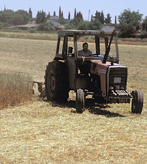 Un fallecido al volcar un tractor en Lucena (Córdoba)