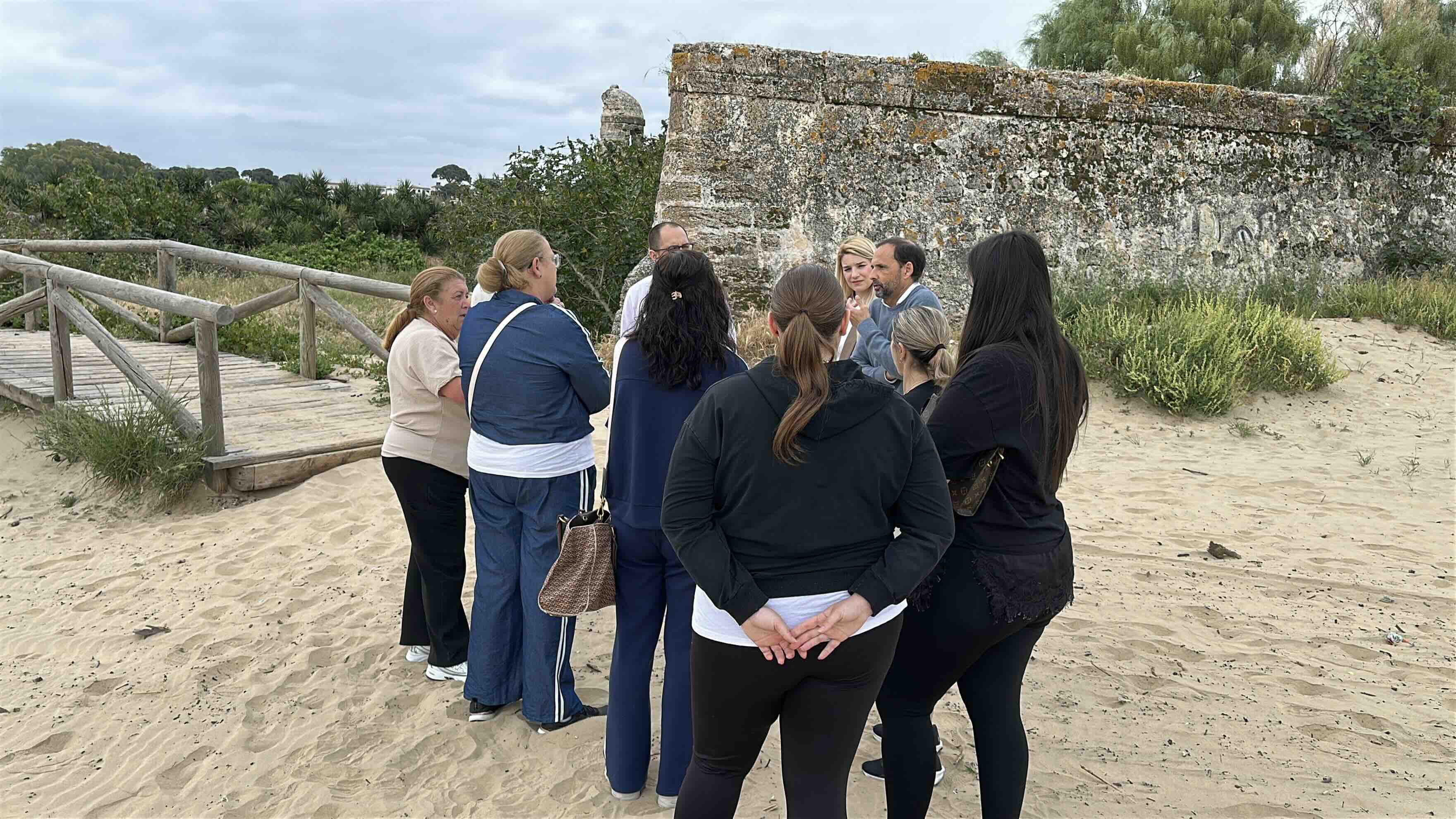 El PSOE reclama mejoras en las barriadas de los Marineros, Andalucía y los accesos a San Salvador