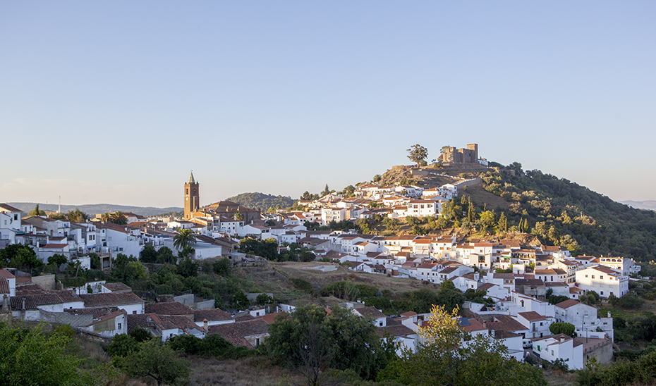 Declarados municipios turísticos Cortegana (Huelva), Nigüelas (Granada) y Zuheros (Córdoba)