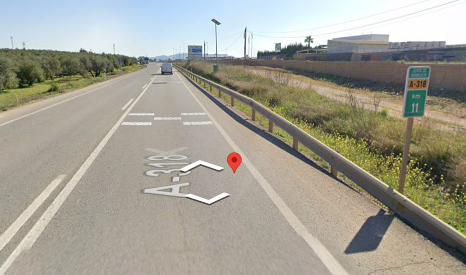 Una persona ha fallecido y ocho resultan heridas en una colisión en la A-318 en Puente Genil