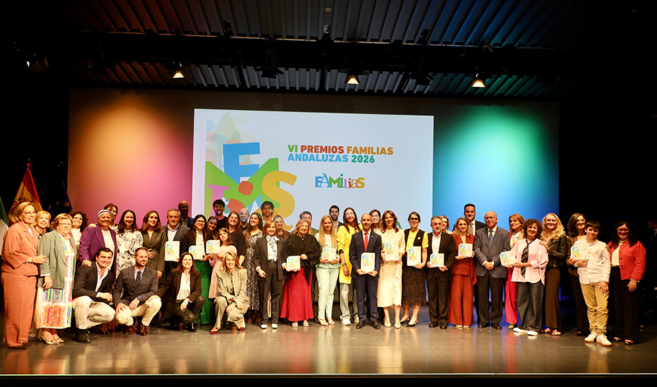 La consejera de Inclusión Social preside la entrega de la VI edición de los Premios Familias Andaluzas