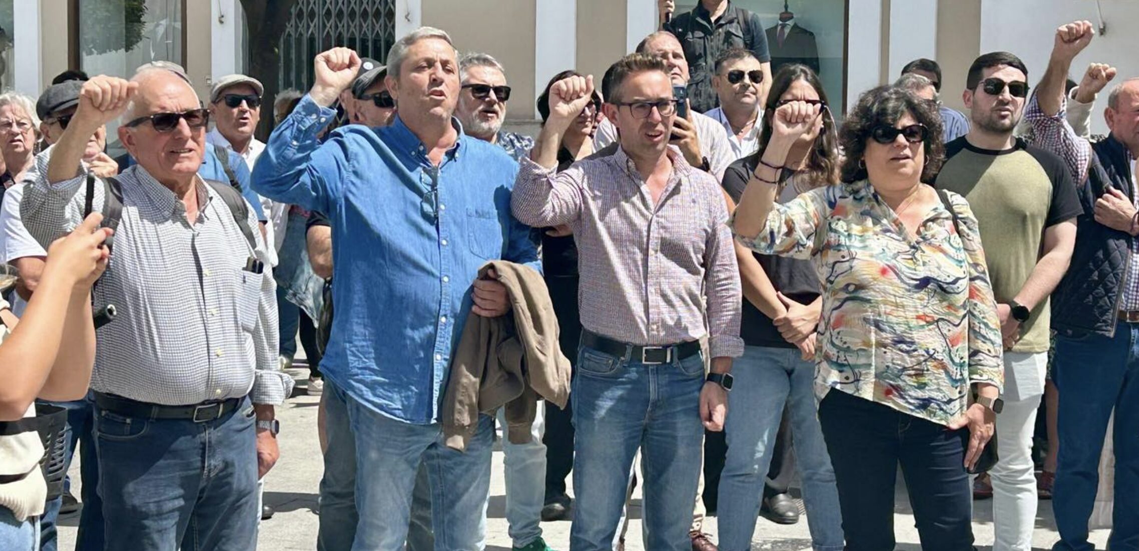 IU reivindica en la Puerta de Jerez los derechos laborales y los servicios públicos